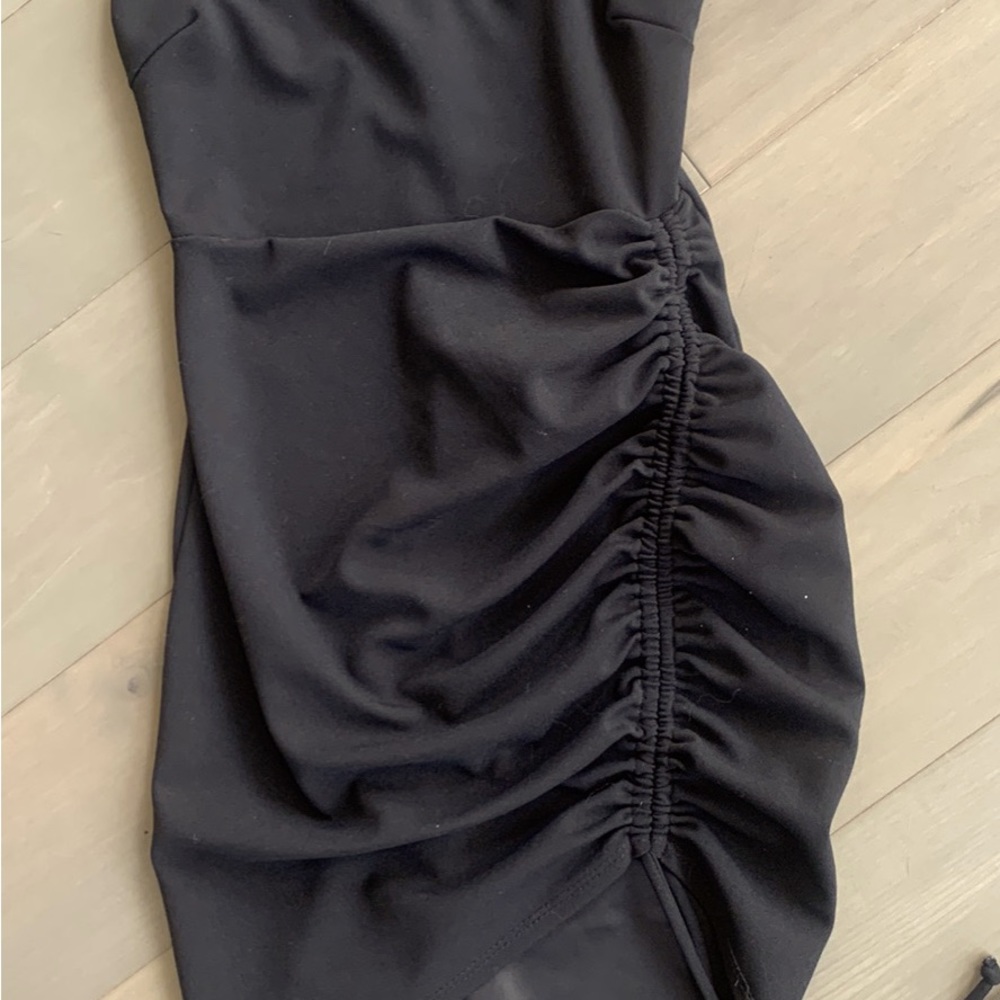 Sz small.. no tag / Windsor tag only wears small.  for homecoming. Smoke free